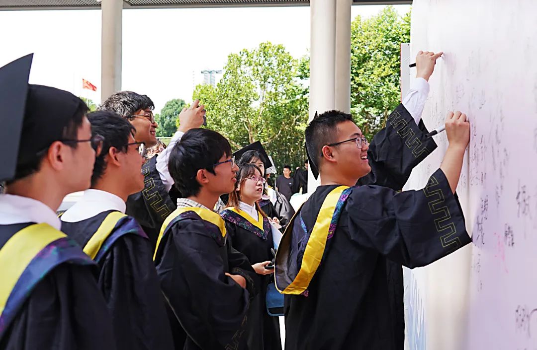 2022.06.22 AG凯发K8国际本科生毕业典礼 叶志达 摄 (12).JPG 图片